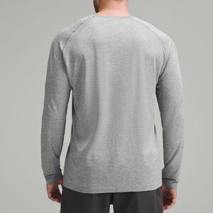 Men’s Large Metal Grey Lululemon Longsleeve